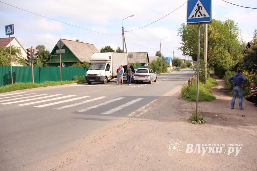 ДТП  на у. Яна Арно в Великих Луках (ФОТО)