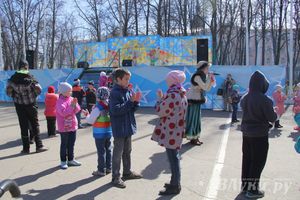 Универсальная торговая ярмарка «Весна-2015» прошла в Великих Луках (фото)