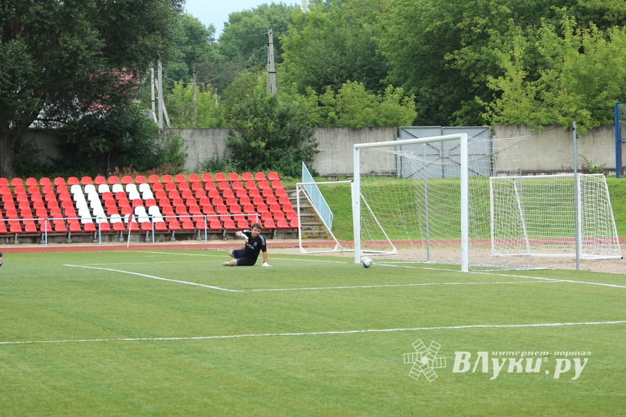 "Экспресс" (Великие Луки) - "Купол-ВДВ" (Псков)