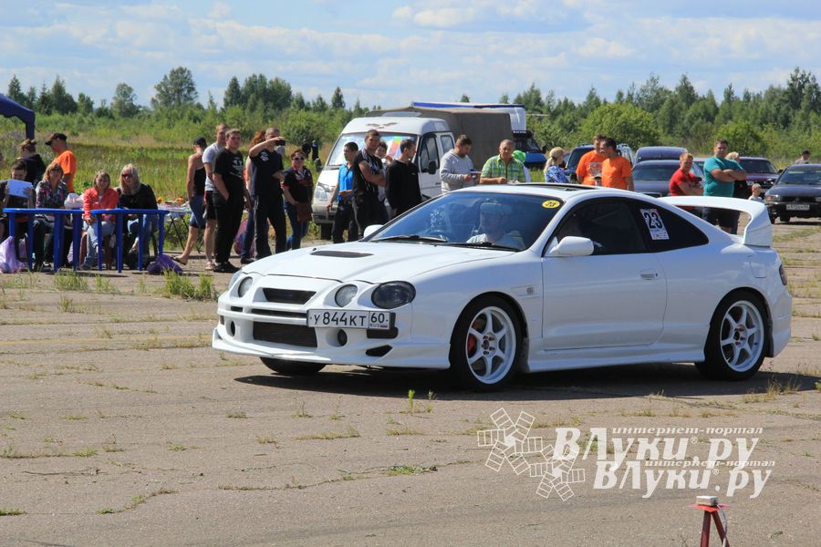 В Великих Луках прошел I этап Открытого чемпионата г. Великие Луки по Drag Racing (фото)