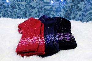 Пора покупать тёплые и яркие новогодние подарки (ФОТО)