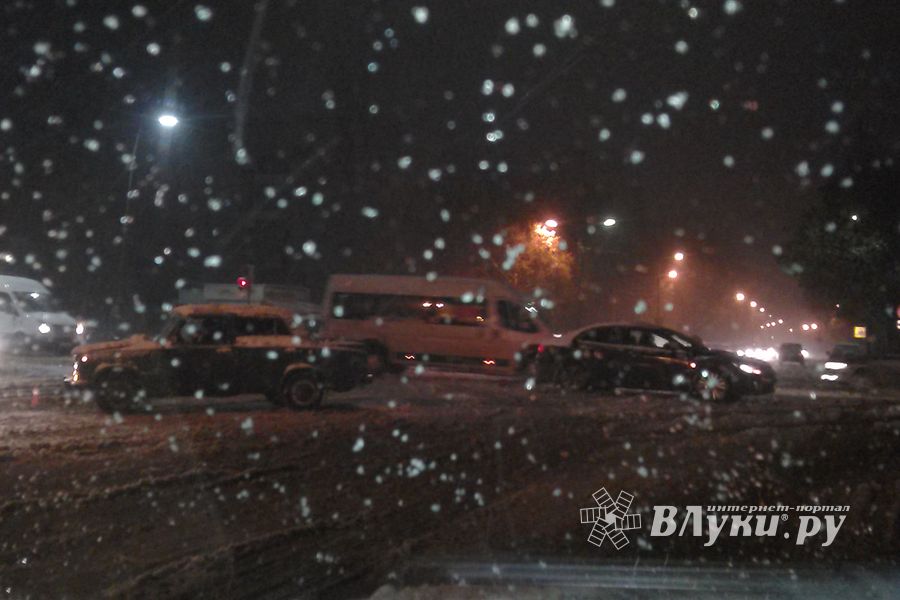 Первый снег - первые ДТП (ФОТО)