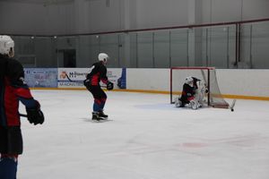 Две победы у великолукских хоккейных команд (ФОТО)