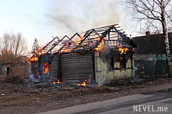 В Невеле горел жилой дом (фото)