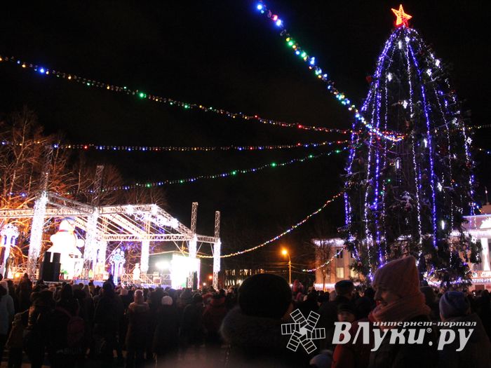 В Великих Луках петуха сменили на собак (ФОТО)