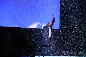 Максим Аверин выступил в Великих Луках с моноспектаклем (фото)