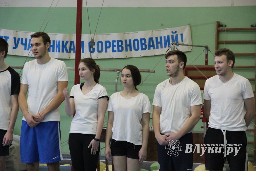 В Великих Луках проходят соревнования по гимнастике (ФОТО)