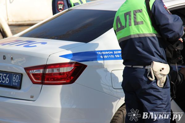 В Великих Луках из-за ярмарки ограничат движение и стоянку транспорта