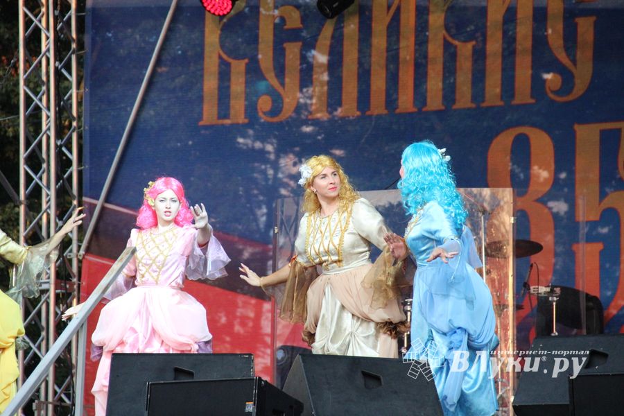 Людмила Чурсина и Пелагея поздравили Великие Луки с 850-летием (ФОТО)