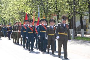 9 мая в Великих Луках. Шествие и салют