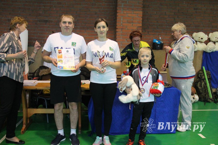 В Великих Луках прошли областные соревнования «Папа, мама, я - спортивная семья» (ФОТО)