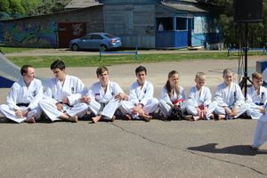 Спецназ «разгромил» на Дятлинке «банду»