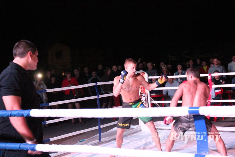 В Великих Луках прошли бои по смешанным боевым единоборствам ММА (фото)