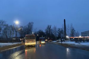 В Великих Луках столкнулись автобус и грузовик (ФОТО)