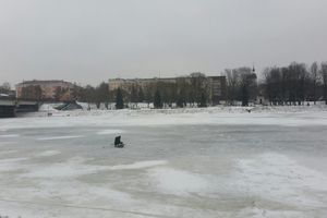 Лёд ненадёжен, но рыбы великолучанам хочется (ФОТО)