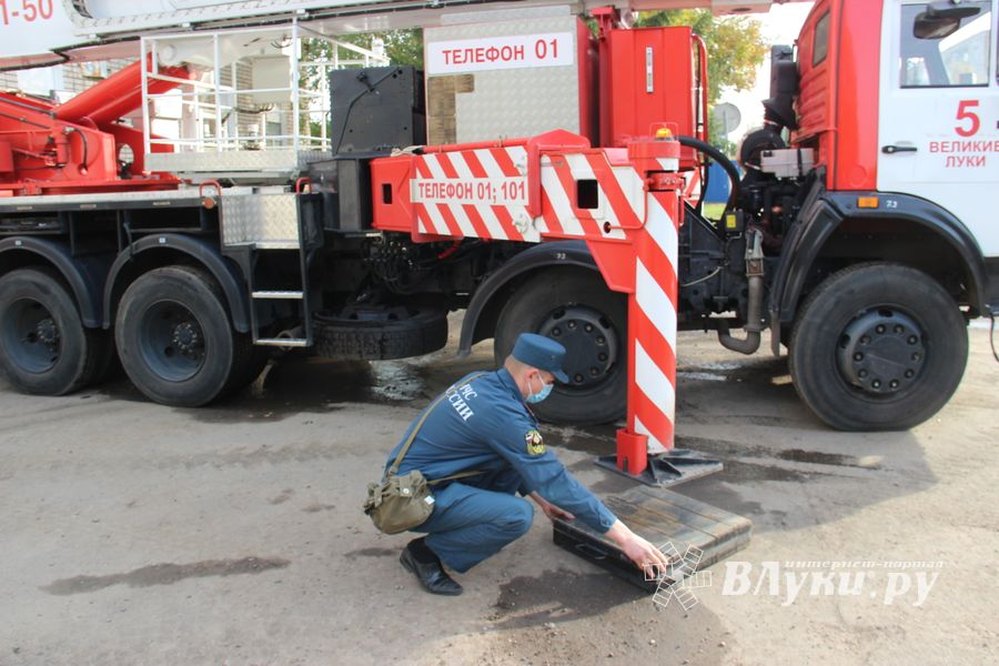 В Великих Луках проходит штабная тренировка по гражданской обороне (ФОТО)