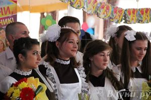 В Великих Луках прозвенели «Последние звонки»