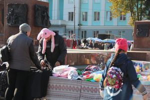 В Великих Луках прошла универсальная осенняя ярмарка (ФОТО)