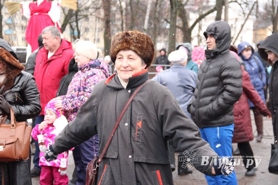 В Великих Луках сожгли Масленицу (фото)