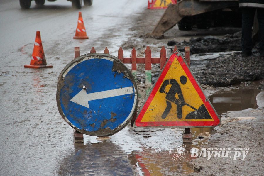 Из-за аварии в водоводе несколько домов отключены от воды (ФОТО)