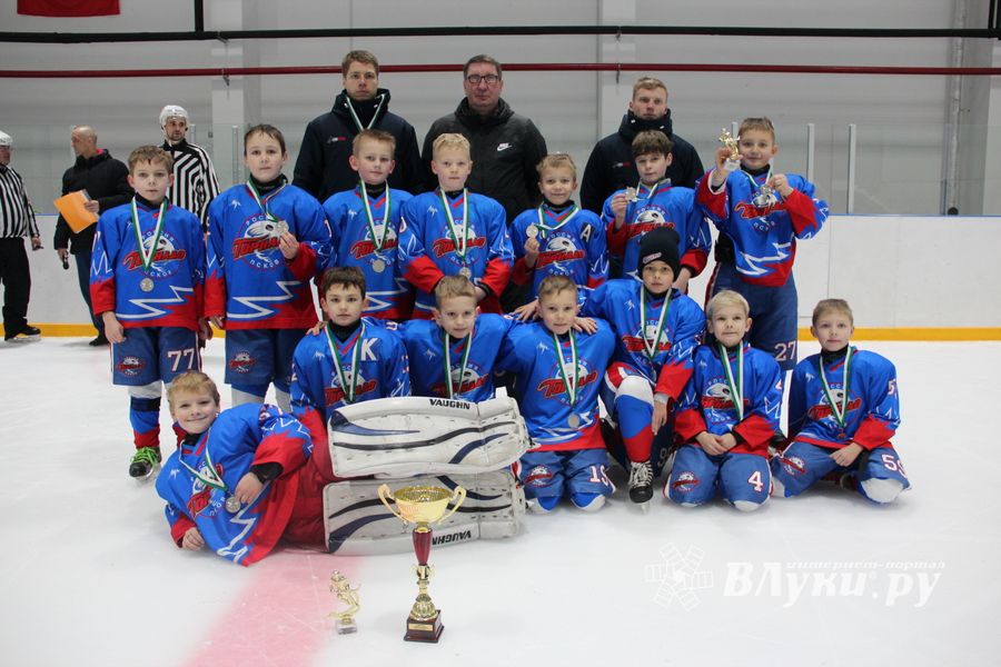 Детский турнир по хоккею прошел в Великих Луках (ФОТО)