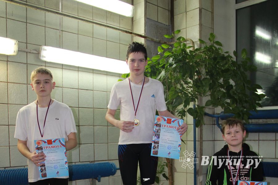 В Великих Луках прошло Первенство по плаванию (фото)