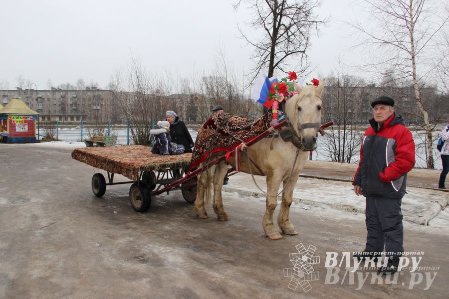 В Великих Луках состоялись проводы Широкой Масленицы — 2015 (фото)