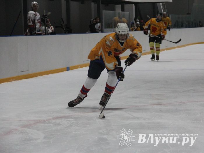 В Великих Луках сторатовал Открытый Чемпионат города по хоккею (ФОТО)