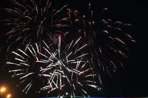 Праздничный концерт и салют в честь Дня Победы в Великих Луках (ФОТО)