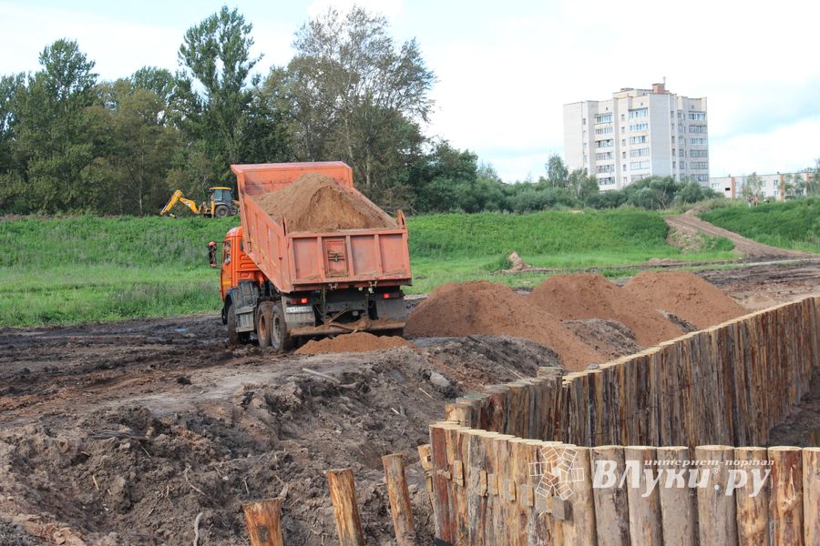 Совсем скоро великолучане смогут гулять по деревянным дорожкам Крепости (ФОТО)
