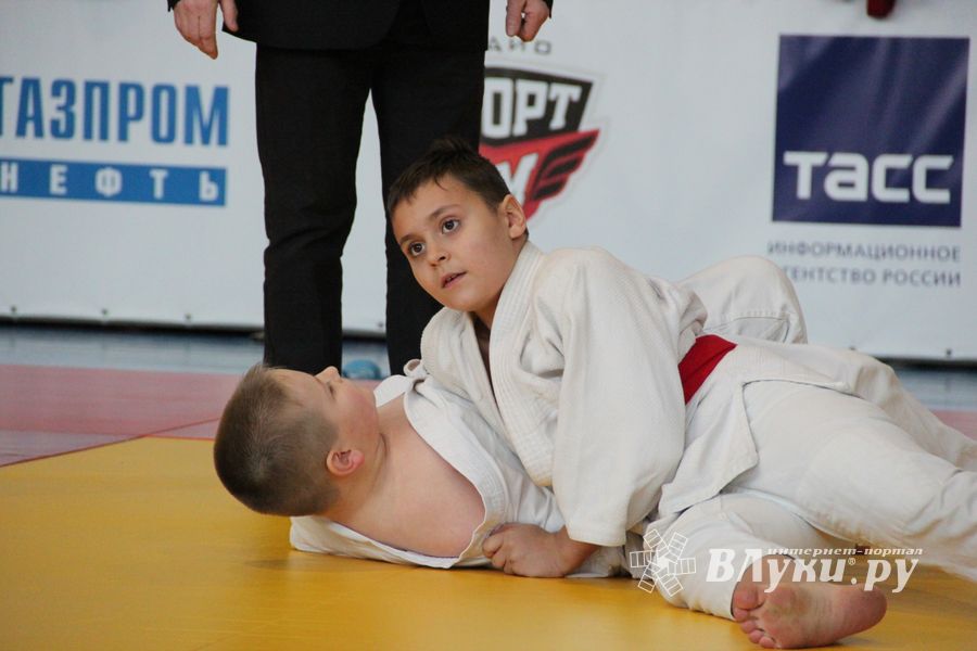 В Великих Луках прошли соревнования по дзюдо (ФОТО)