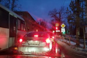 На ул. Зверева из-за ДТП затруднено движение (ФОТО)