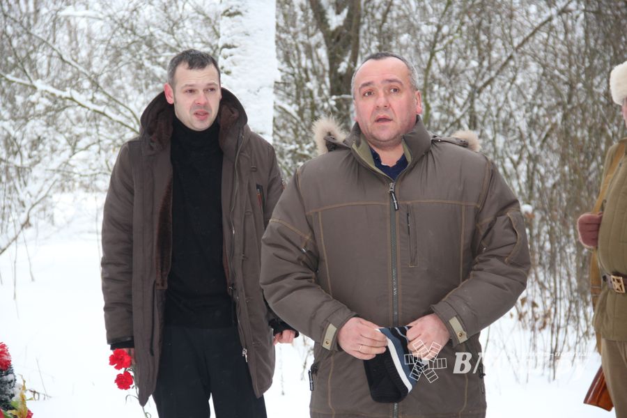 Никто не забыт: в Великих Луках благоустроили могилу неизвестного солдата (ФОТО)