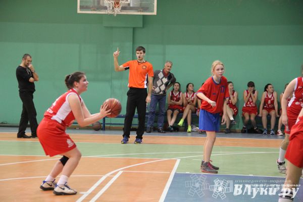 В Великих Луках прошли финальные игры муниципального этапа «КЭС-Баскет» (фото)