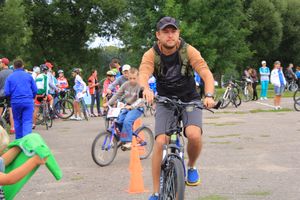 В Великих Луках прошёл Велопарад (ФОТО)