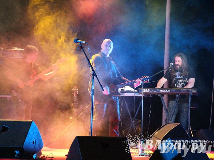 В Великих Луках состоялся концерт Дениса Майданова