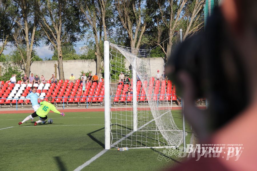 В Великих Луках состоялся матч Первенства СЗФО по футболу между командами «Луки-Энергия» и «Химик»