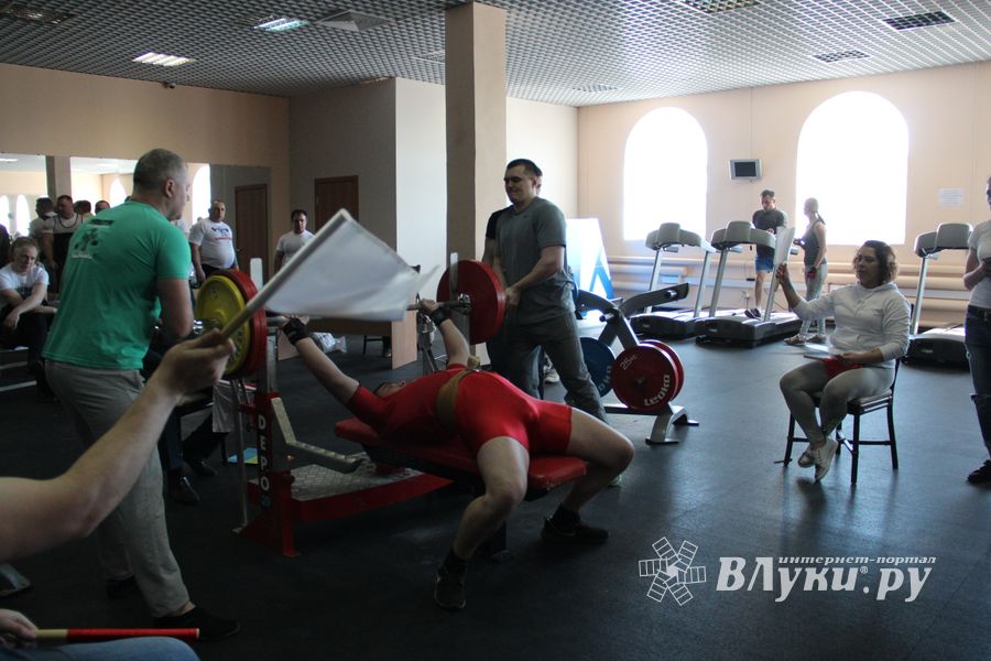В Великих Луках состоялись Чемпионат и Первенство Псковской области по жиму штанги лежа (ФОТО)