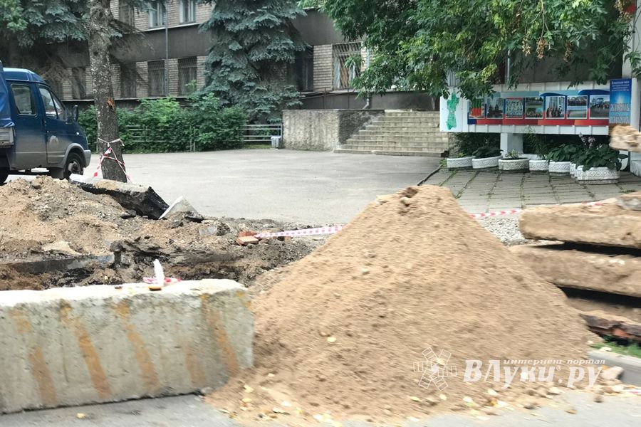 На пр. Гагарина меняют участок теплотрассы (ФОТО)