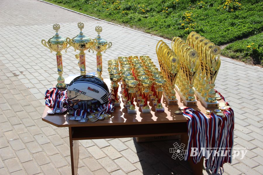 В Великих Луках чествовали лучших велосипедистов (ФОТО)