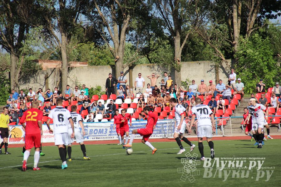  «Луки-Энергия» уступила в домашнем матче петербургской «Звезде» (фото)