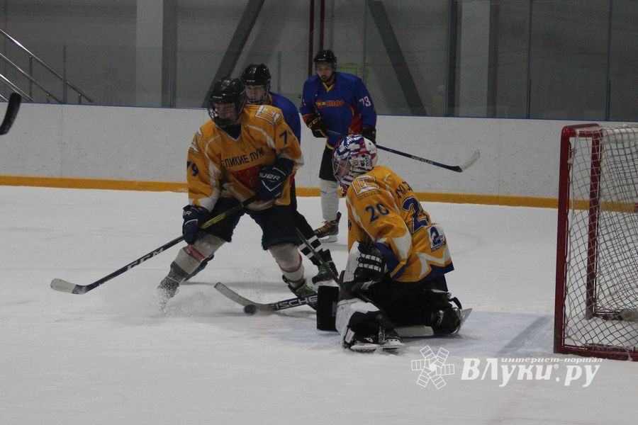 Великолукские хоккейные клубы провели матч в рамках чемпионата города (ФОТО)