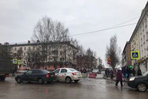 В Великих Луках на Ленина-Дьяконова перекрыли дорогу — город встал (ФОТО)