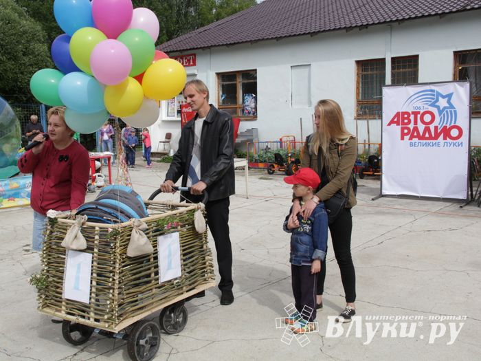 «Парад детских колясок» в День семьи, любви и верности (ФОТО)