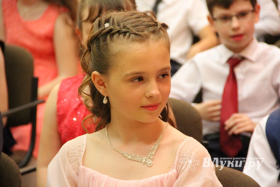 В школе №13 чествовыали вчерашних учеников начальной школы (ФОТО)