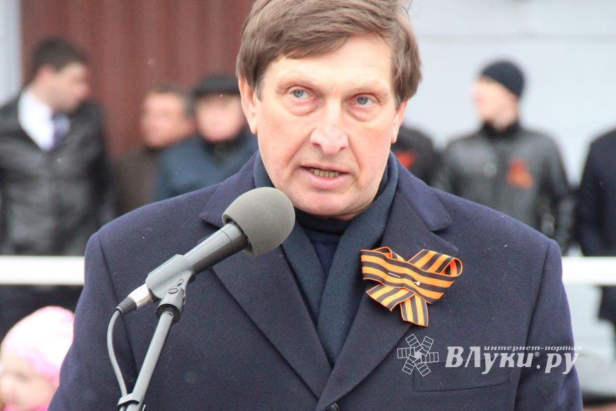 В Великих Луках прошел Парад Победы (ФОТО)