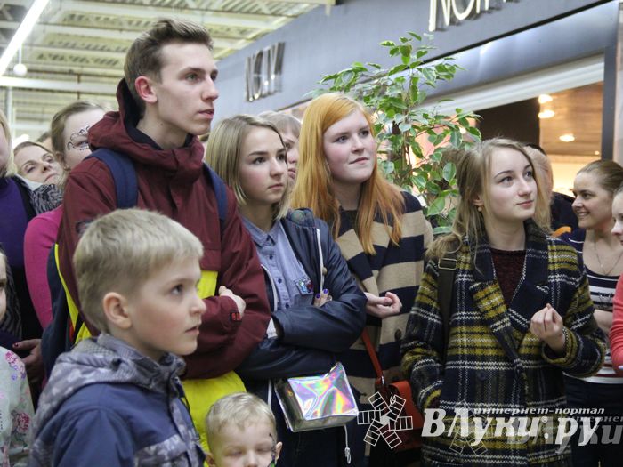 В ТЦ «Апельсин» прошла весенняя ночь распродаж