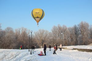 Над Великими Луками взлетели «Яблоки на снегу» (фото)