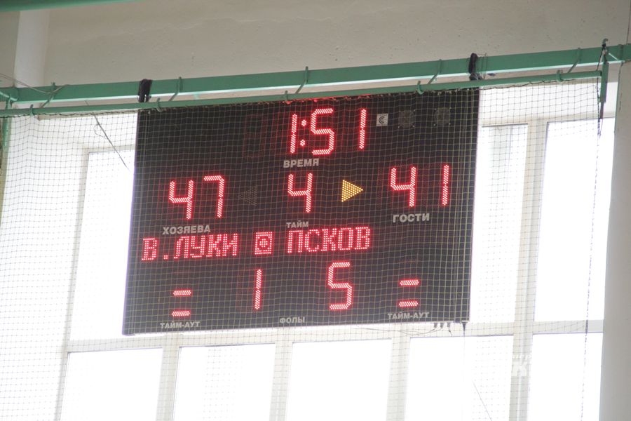 В Великих Луках прошел чемпионат по баскетболу