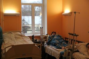 Андрей Турчак велел наладить работу томографа и улучшить вентиляцию в палатах Великолукской межрайонной больницы